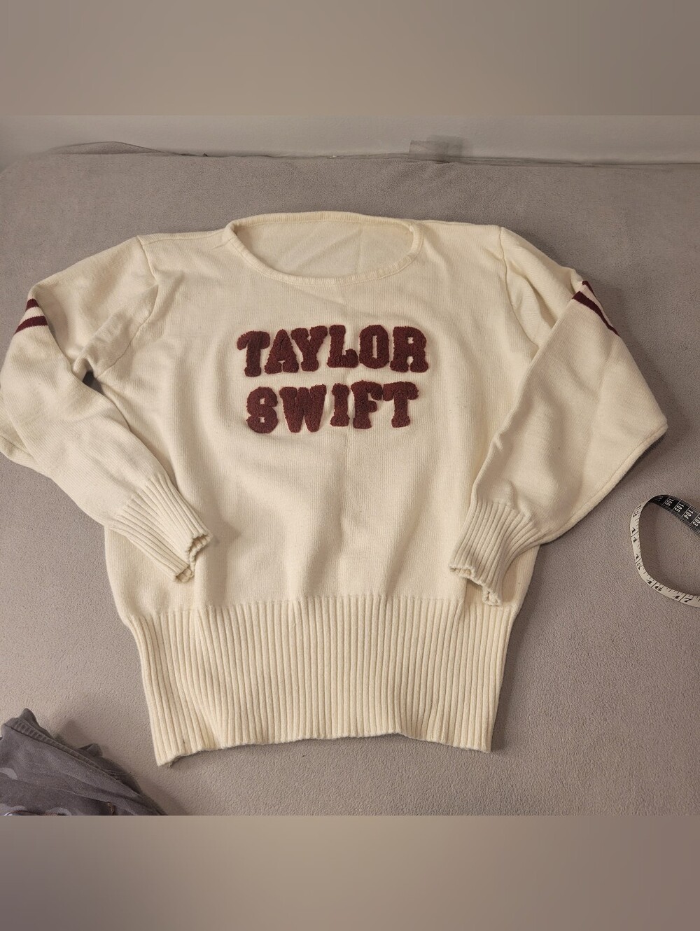 Taylor Swift Sweater Size Medium